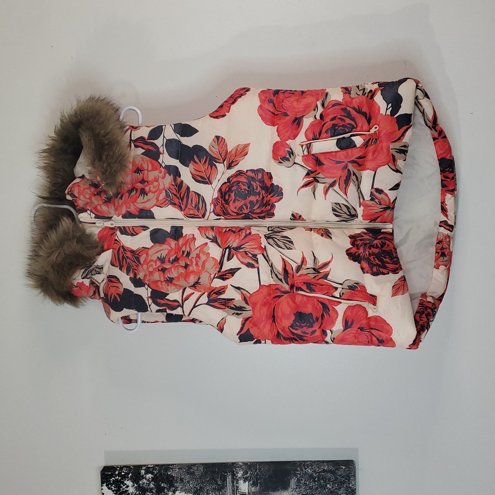 Offline By Aerie Floral Puffer Vest Size Med Faux Fur Trim Hood - Picture 2 of 12